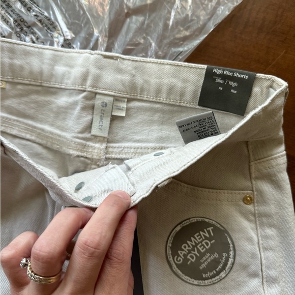 Tractr Moonstruck Cream Gray High Rise Button Fly Thigh Slit Denim Shorts 00/24 - Picture 3 of 5